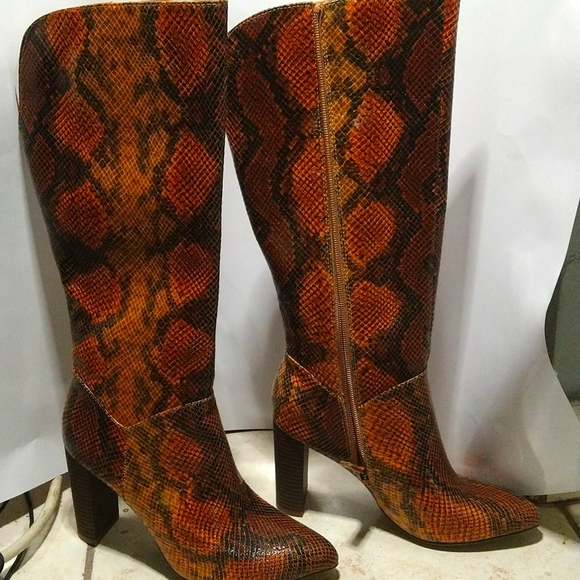 2 pairs of faux snakeskin boots  sz 6 - Picture 2 of 3